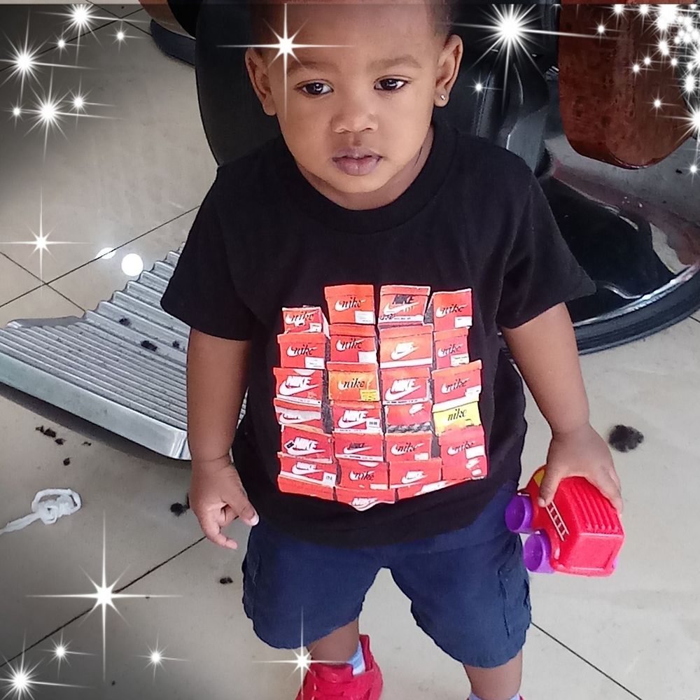 Meet your Posher, Leona